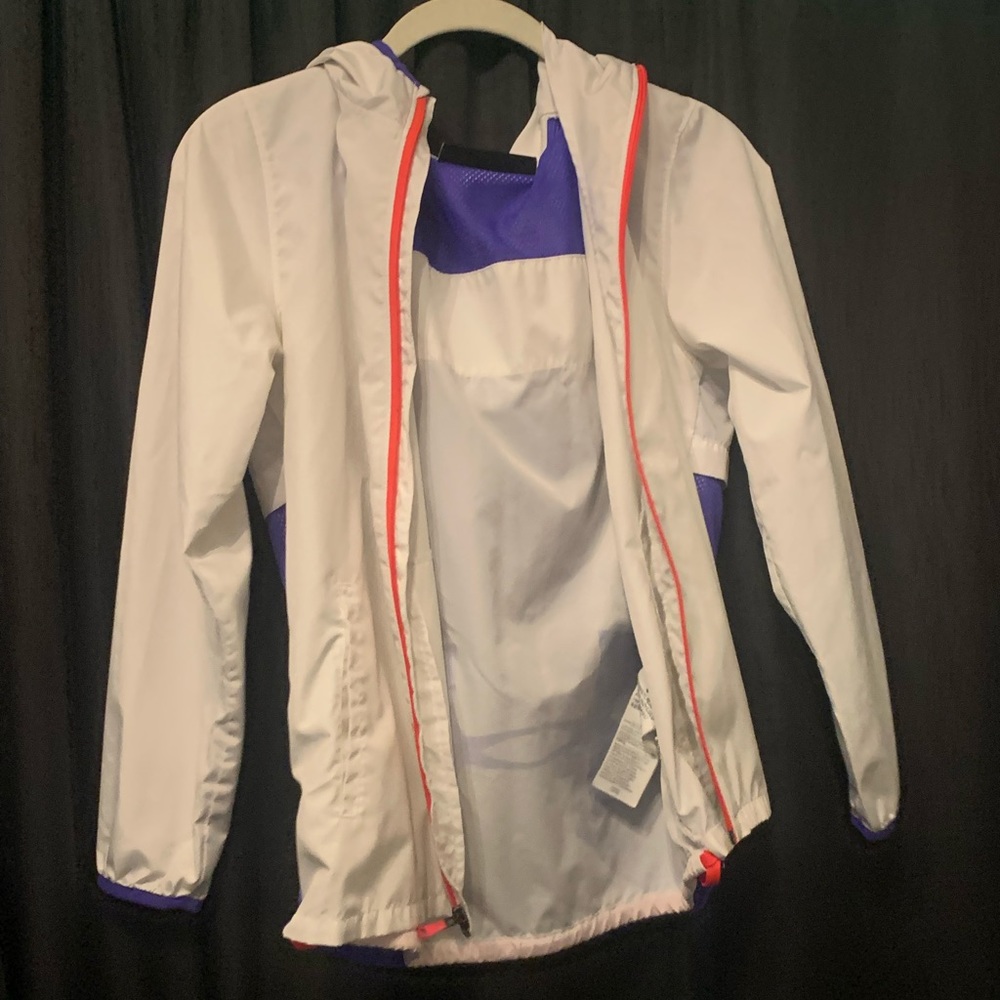 Wind breaker